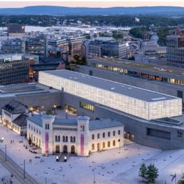 Освещение экспонатов в залах нового норвежского Национального музея изобразительного искусства, архитектуры и дизайна в Осло 