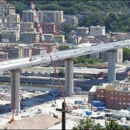 Архитектура и освещение нового моста-виадука “GENUA PONTE SAN GIORGIO” в Генуе, построенного по проекту знаменитого итальянского архитектора Ренцо Пиано.