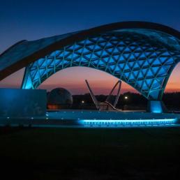 Архитектура и эффектное цветодинамическое освещение амфитеатра «Gerry Frank Salem Rotary Amphitheater» в Сейлеме (шт.Орегон, США).
