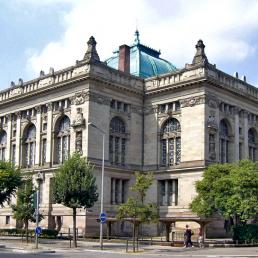 Обновленное освещение интерьера Bibliotheque de l'Assemblee nationale francaise - реставрированной библиотеки Национального собрания Франции во дворце Бурбонов (Париж). 