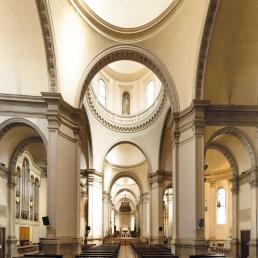 Впечатляющие примеры симбиоза света , архитектуры и церковной живописи. ч.2