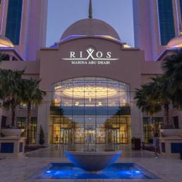 Освещение 5-звёздочного отеля «RIXOS Marina Abu Dhabi» в Абу-Даби (ОАЭ)